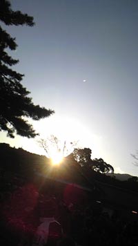 hinode.jpg (200x356..8.1kb) up